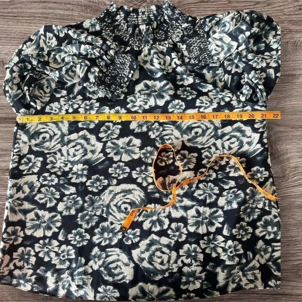WOMENS J. CREW NAVY SHADED FLORAL CRINKLE CHIFFON SMOCKED BLOUSE SZ MED